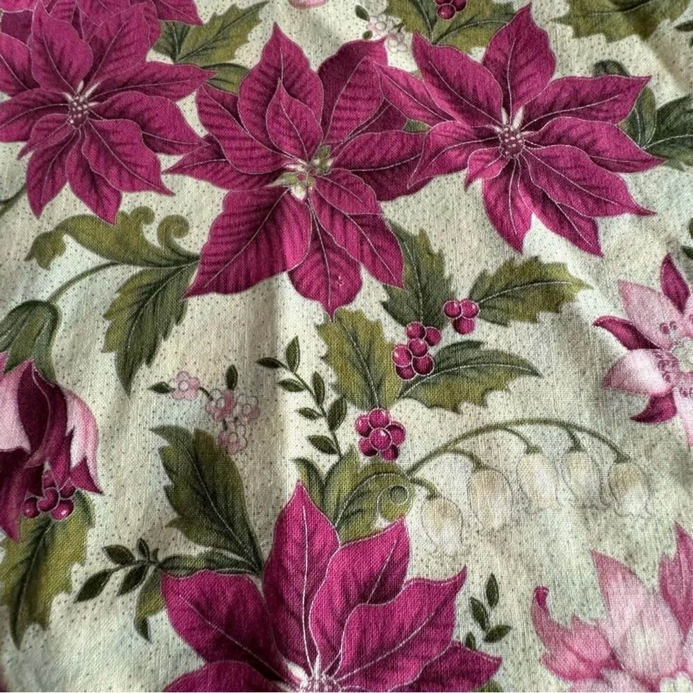 NWT SCRUBS Holiday Poinsettia Scrub Top - Picture 6 of 8